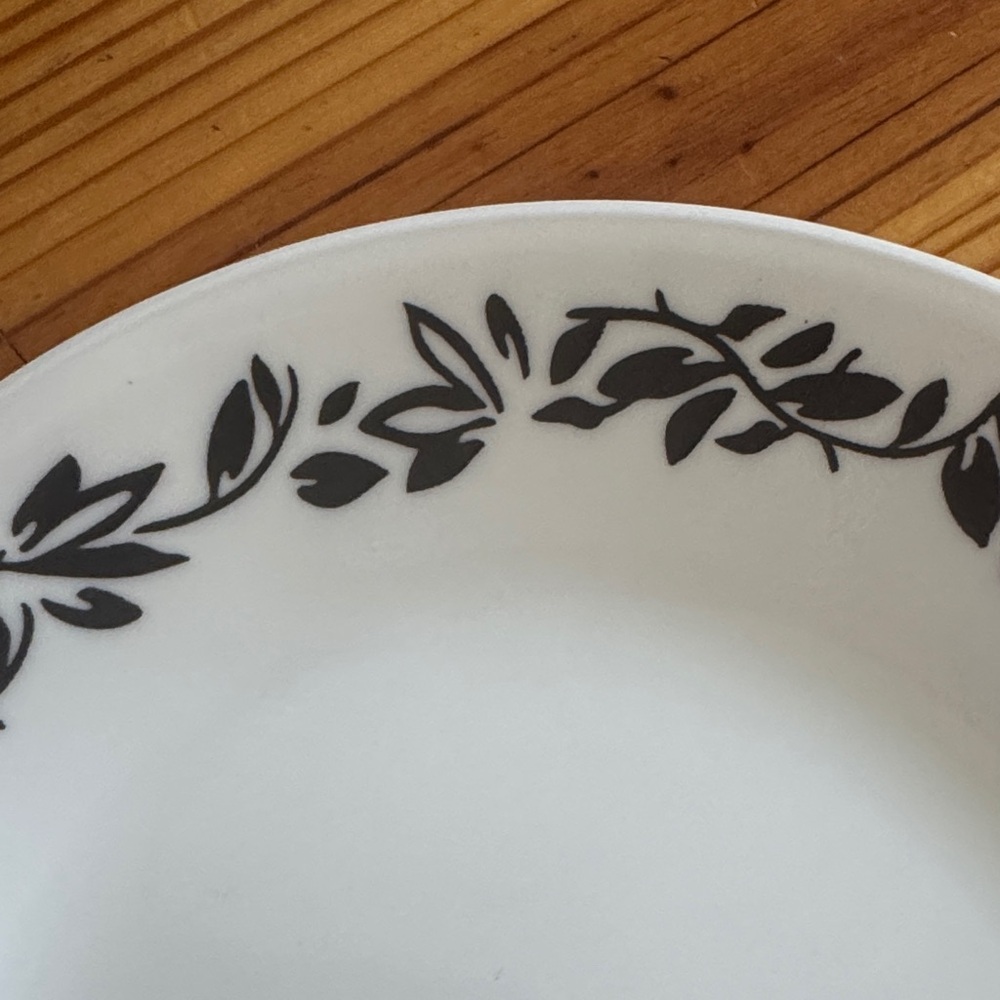 Corelle Black and White Leaf Pattern Plates Tropical Breeze 6.75” Appetizer - Picture 3 of 4